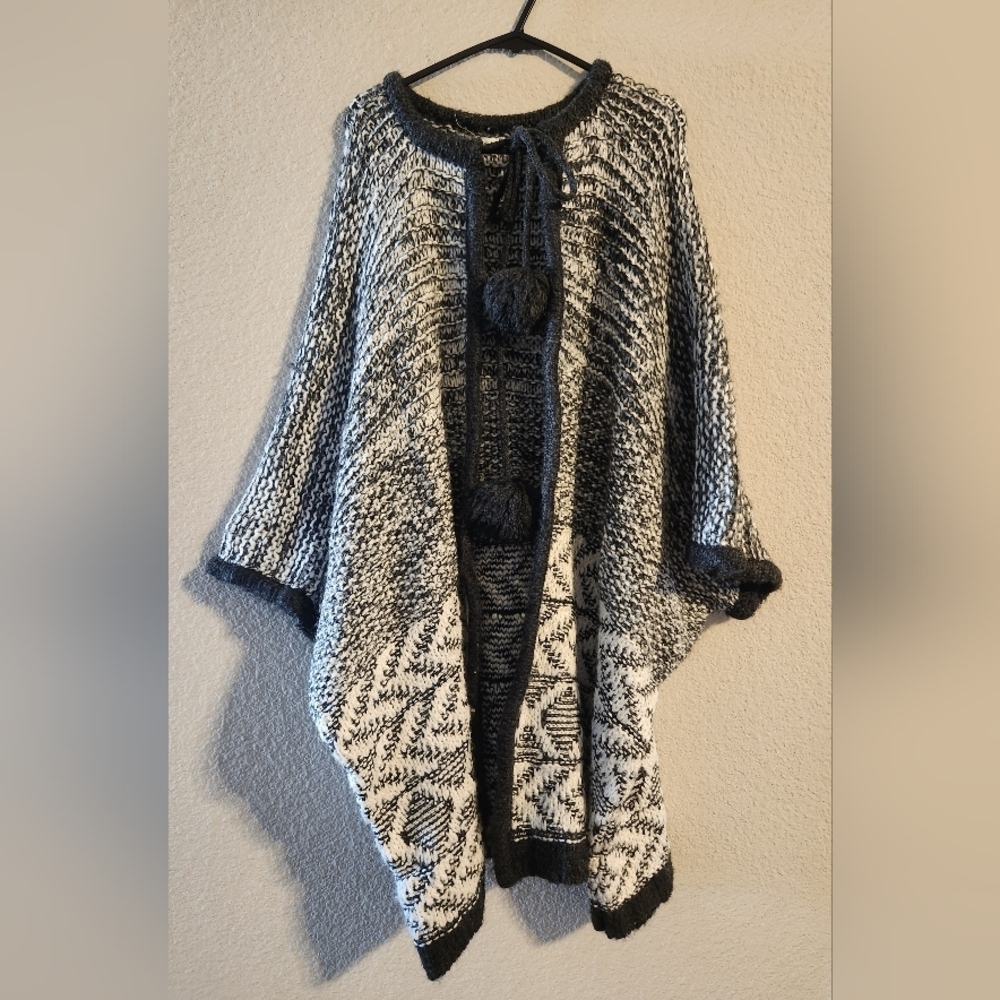 Aerie Women’s Open Front Pom pom tie knit cardigan sweater poncho one size